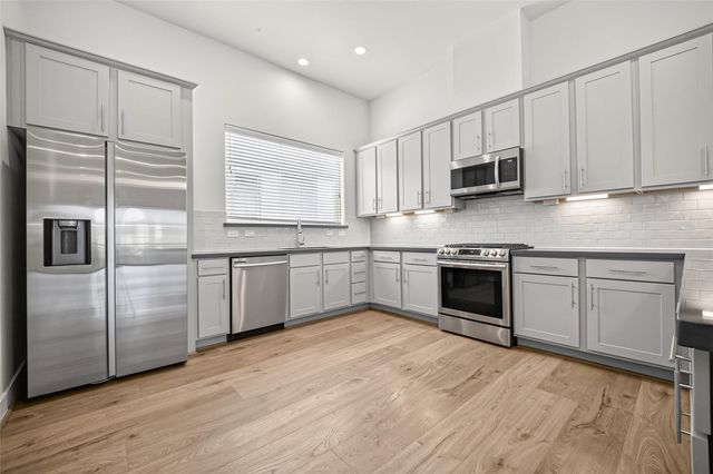 5209 Allen Street L, Houston, TX 77007