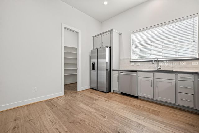 5209 Allen Street L, Houston, TX 77007