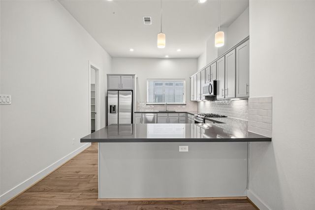 5209 Allen Street L, Houston, TX 77007