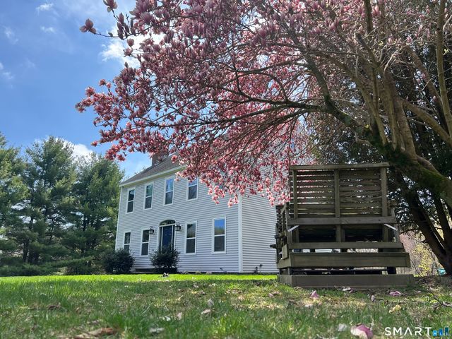 6 Cornfield Lane, Woodbridge, CT 06525