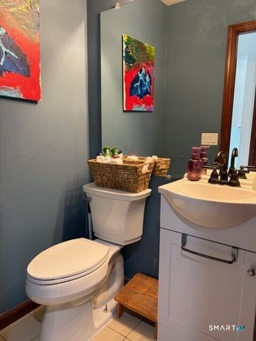 6 Cornfield Lane, Woodbridge, CT 06525