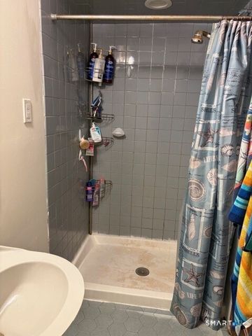 6 Cornfield Lane, Woodbridge, CT 06525