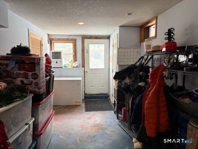 6 Cornfield Lane, Woodbridge, CT 06525