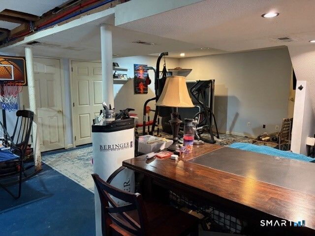 6 Cornfield Lane, Woodbridge, CT 06525