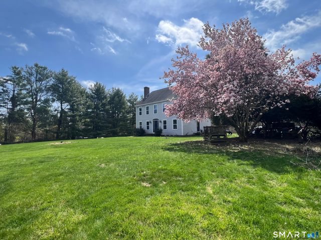 6 Cornfield Lane, Woodbridge, CT 06525