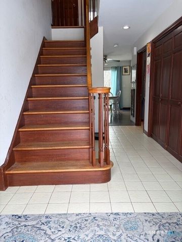 6 Cornfield Lane, Woodbridge, CT 06525