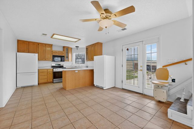 24 Della Road, Los Lunas, NM 87031