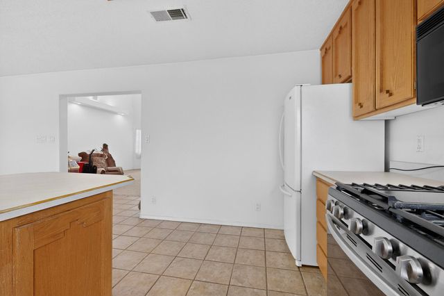 24 Della Road, Los Lunas, NM 87031