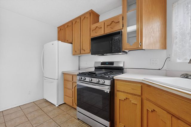 24 Della Road, Los Lunas, NM 87031