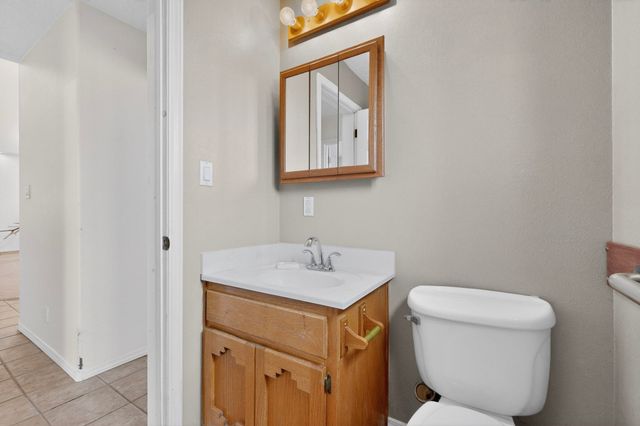 24 Della Road, Los Lunas, NM 87031