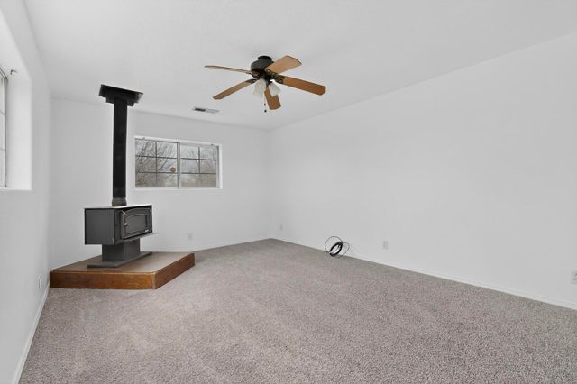 24 Della Road, Los Lunas, NM 87031