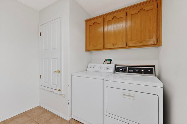 24 Della Road, Los Lunas, NM 87031