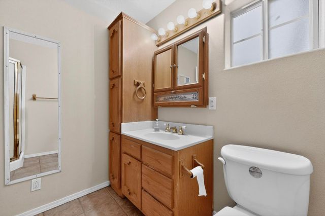 24 Della Road, Los Lunas, NM 87031