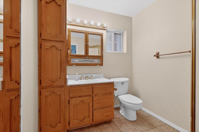 24 Della Road, Los Lunas, NM 87031