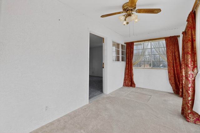 24 Della Road, Los Lunas, NM 87031