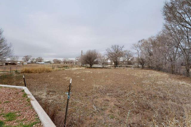 24 Della Road, Los Lunas, NM 87031