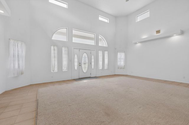 24 Della Road, Los Lunas, NM 87031