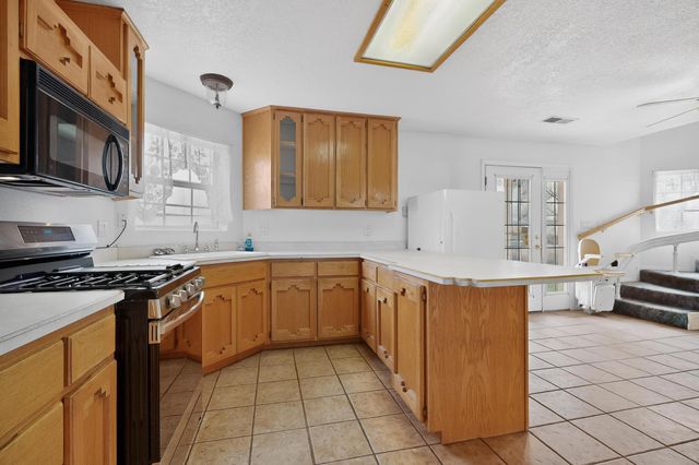 24 Della Road, Los Lunas, NM 87031