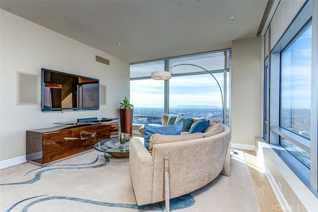 900 W Olympic Boulevard 47B, Los Angeles, CA 90015