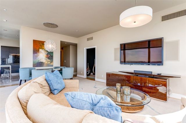 900 W Olympic Boulevard 47B, Los Angeles, CA 90015