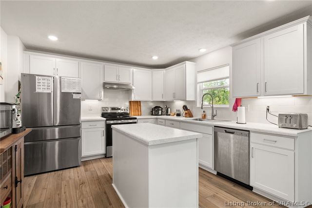 5004 Schaefer Lane, Floyds Knobs, IN 47119