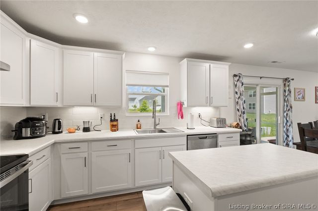 5004 Schaefer Lane, Floyds Knobs, IN 47119