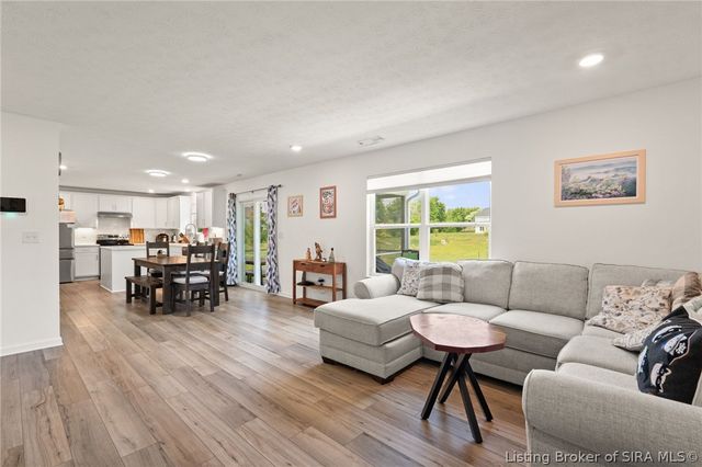 5004 Schaefer Lane, Floyds Knobs, IN 47119