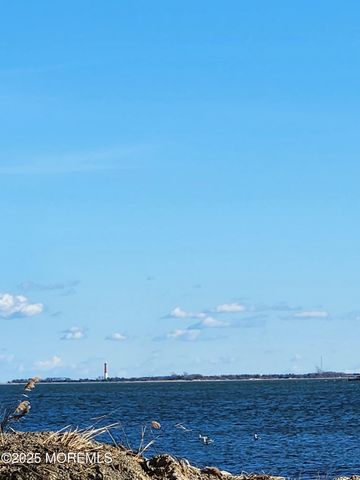 105 Atlantic Avenue, Waretown, NJ 08758