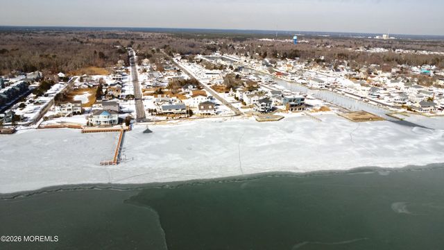 105 Atlantic Avenue, Waretown, NJ 08758