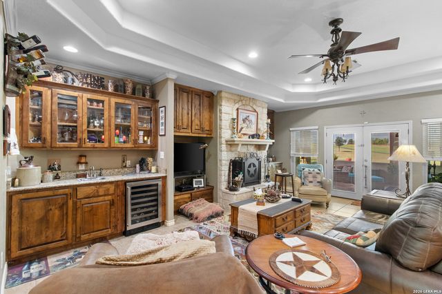 212 ANTLER CIR, Bandera, TX 78003