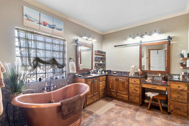 212 ANTLER CIR, Bandera, TX 78003