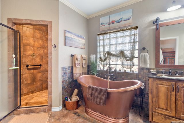212 ANTLER CIR, Bandera, TX 78003