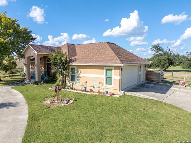 212 ANTLER CIR, Bandera, TX 78003