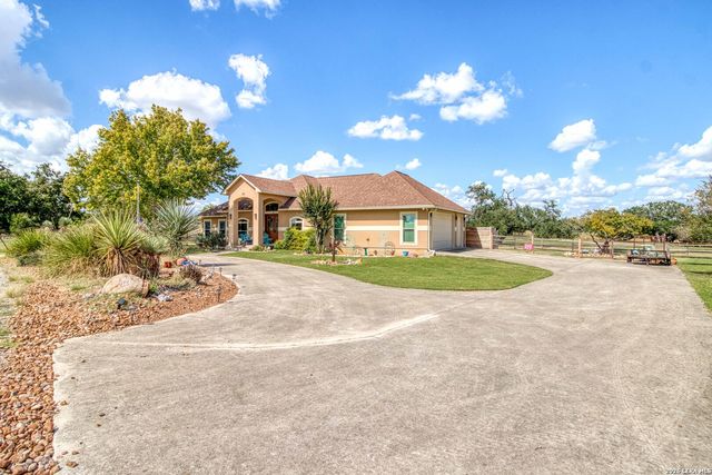 212 ANTLER CIR, Bandera, TX 78003