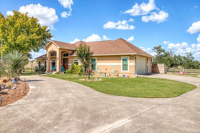 212 ANTLER CIR, Bandera, TX 78003
