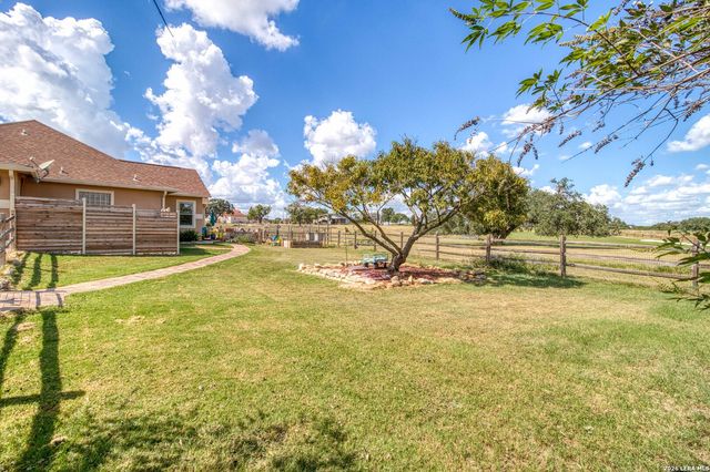 212 ANTLER CIR, Bandera, TX 78003