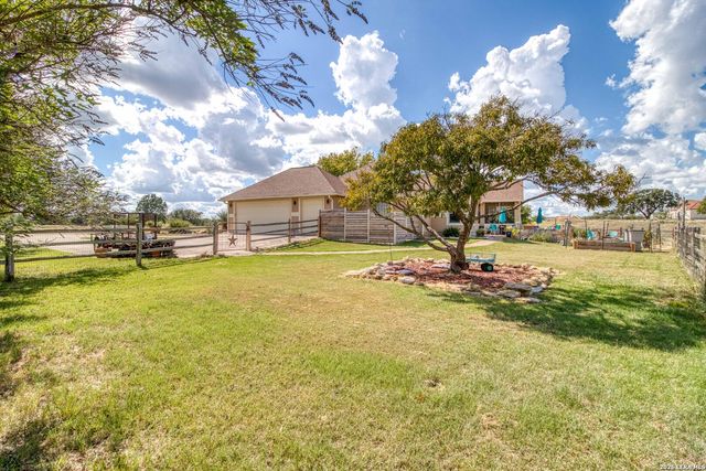 212 ANTLER CIR, Bandera, TX 78003