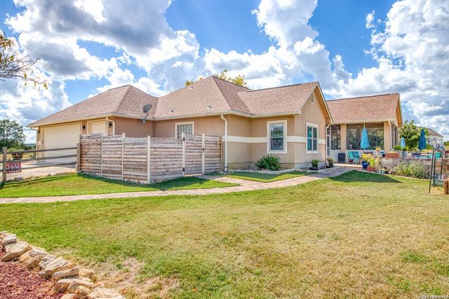 212 ANTLER CIR, Bandera, TX 78003