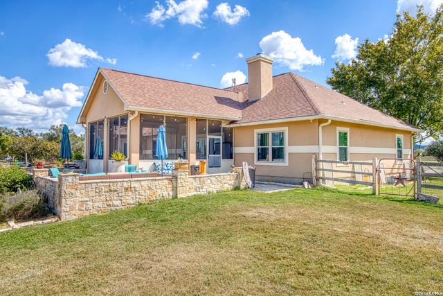 212 ANTLER CIR, Bandera, TX 78003