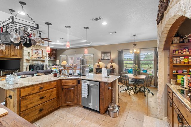 212 ANTLER CIR, Bandera, TX 78003