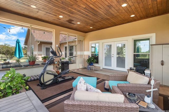 212 ANTLER CIR, Bandera, TX 78003
