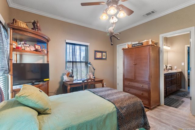 212 ANTLER CIR, Bandera, TX 78003