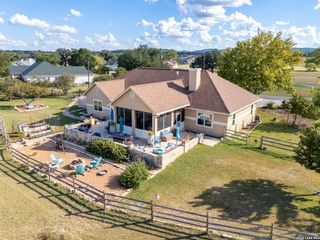 212 ANTLER CIR, Bandera, TX 78003