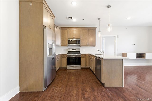 631 Marina Pointe Drive 631, East Rockaway, NY 11518