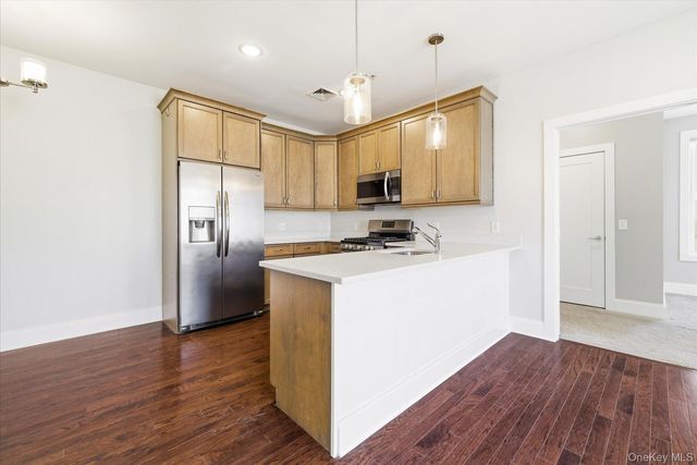 631 Marina Pointe Drive 631, East Rockaway, NY 11518