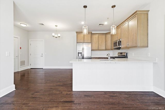 631 Marina Pointe Drive 631, East Rockaway, NY 11518