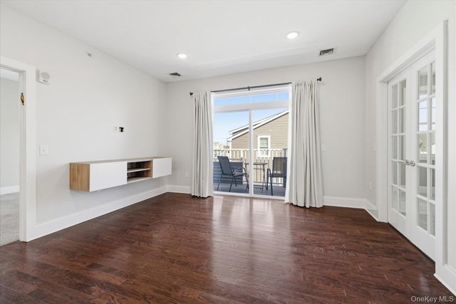 631 Marina Pointe Drive 631, East Rockaway, NY 11518