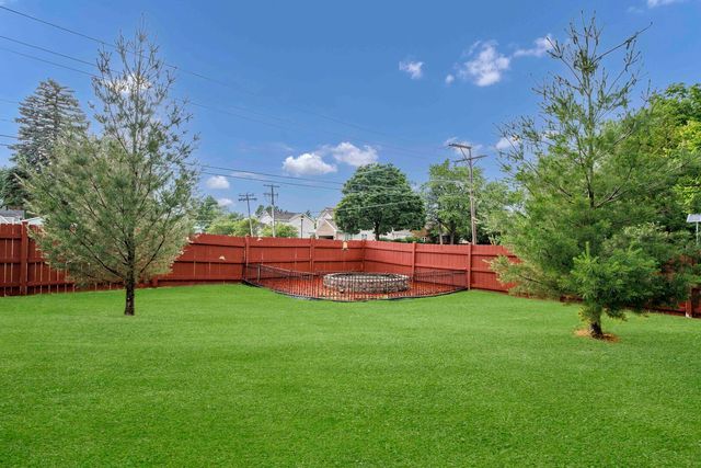 1751 Taft Avenue, Rolling Meadows, IL 60008