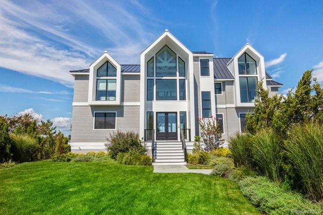 20 Cove Lane, Westhampton Dunes, NY 11978