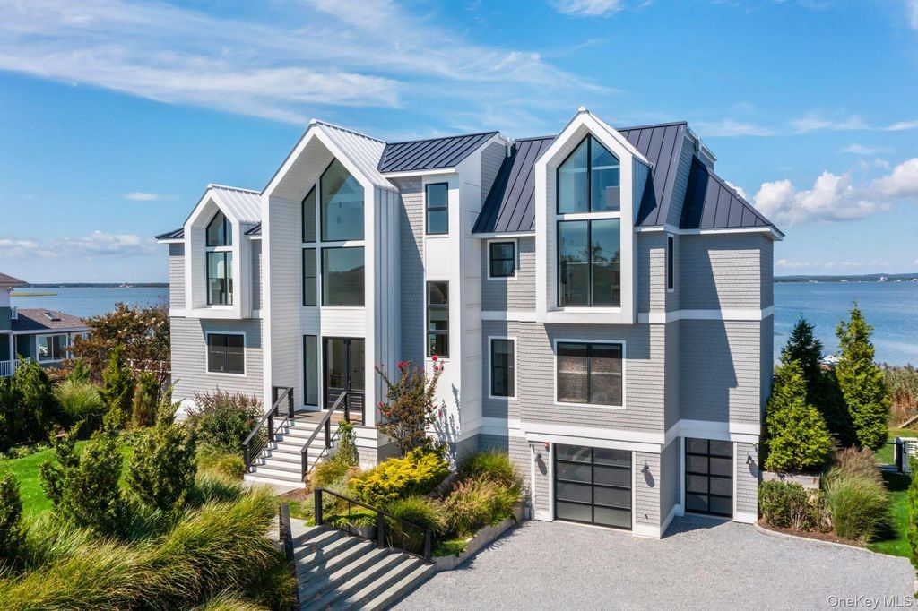 20 Cove Lane, Westhampton Dunes, NY 11978